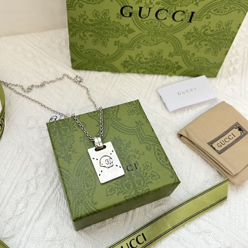 G*u*i necklaces